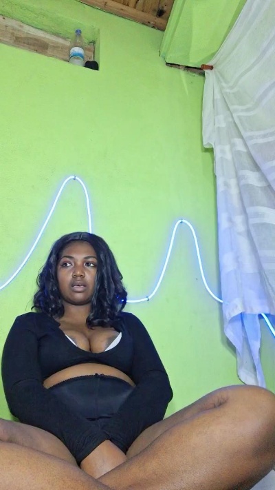 Jully03 live cam on Cam4