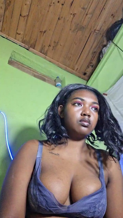Jully03 live cam on Cam4