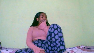 Jully03 live cam on Cam4