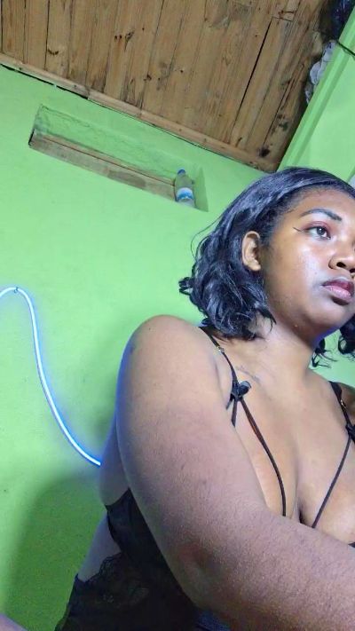 Jully03 live cam on Cam4