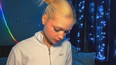 JuneVevea live cam on Cam4