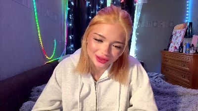 JuneVevea live cam on Cam4