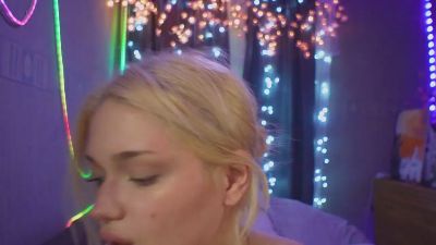 JuneVevea live cam on Cam4