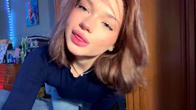 JuneVevea live cam on Cam4