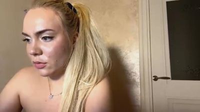 JunieKaton live cam on Cam4