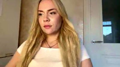JunieKaton live cam on Cam4