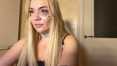 JunieKaton live cam on Cam4
