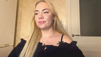 JunieKaton live cam on Cam4