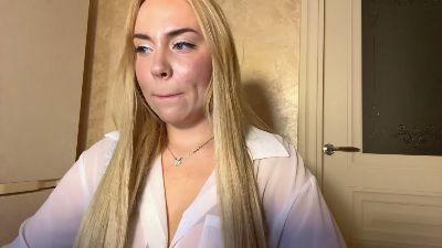 JunieKaton live cam on Cam4
