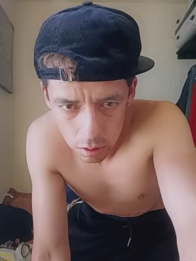 Junior_47 live cam on Cam4