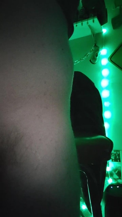 JustVaade live cam on Cam4