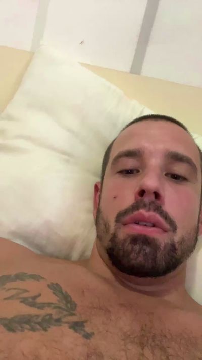 Justenjojme live cam on Cam4