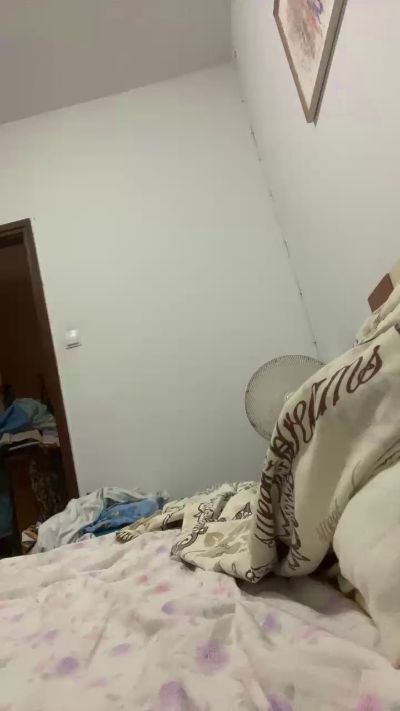 Justenjojme live cam on Cam4