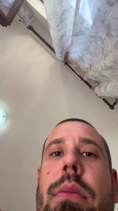 Justenjojme live cam on Cam4
