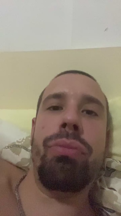 Justenjojme live cam on Cam4