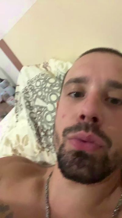 Justenjojme live cam on Cam4