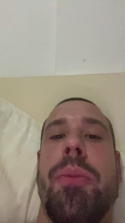 Justenjojme live cam on Cam4
