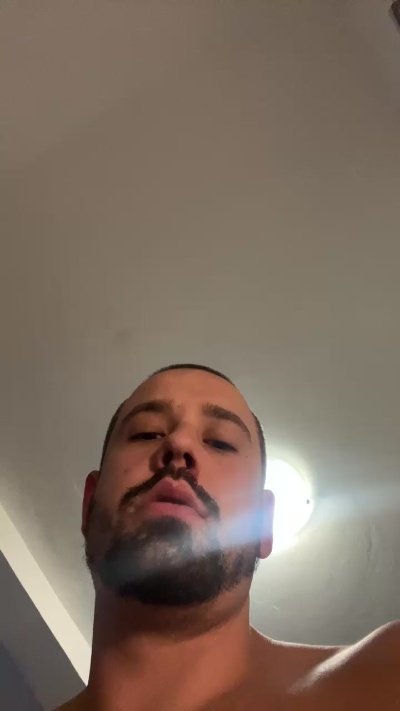 Justenjojme live cam on Cam4