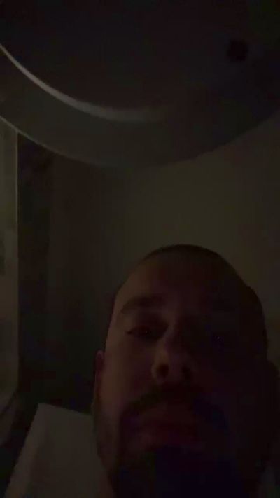 Justenjojme live cam on Cam4