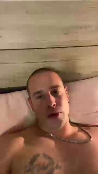 Justenjojme live cam on Cam4