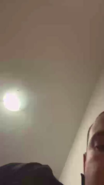 Justenjojme live cam on Cam4