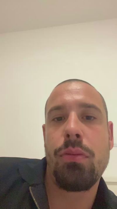 Justenjojme live cam on Cam4