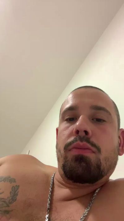 Justenjojme live cam on Cam4