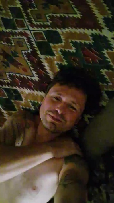 Justexploring85 live cam on Cam4