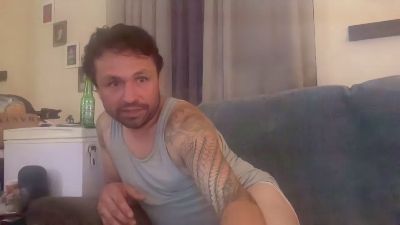 Justexploring85 live cam on Cam4
