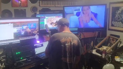 Justinthime live cam on Cam4
