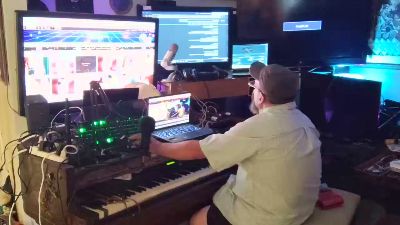 Justinthime live cam on Cam4