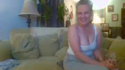 KD1983HOTPOCKET live cam on Cam4