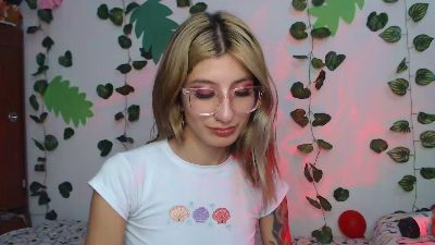 Kaii_ live cam on Cam4