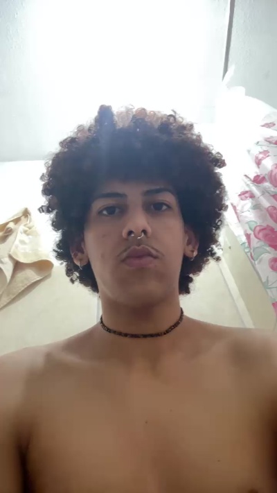 Kakazinh0 live cam on Cam4