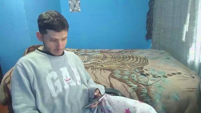 Kalcifer98 live cam on Cam4