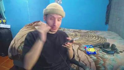 Kalcifer98 live cam on Cam4