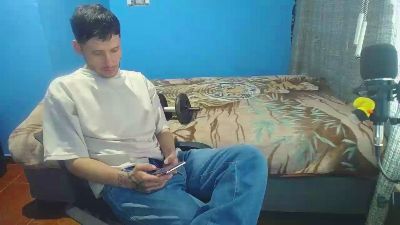 Kalcifer98 live cam on Cam4