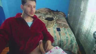 Kalcifer98 live cam on Cam4
