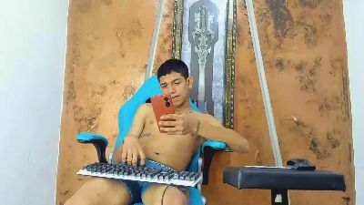 Kalvin_c live cam on Cam4