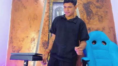 Kalvin_c live cam on Cam4
