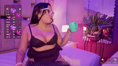 KamilaValencia live cam on Cam4