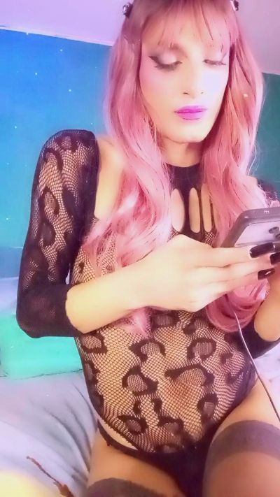 Karendolly8 live cam on Cam4