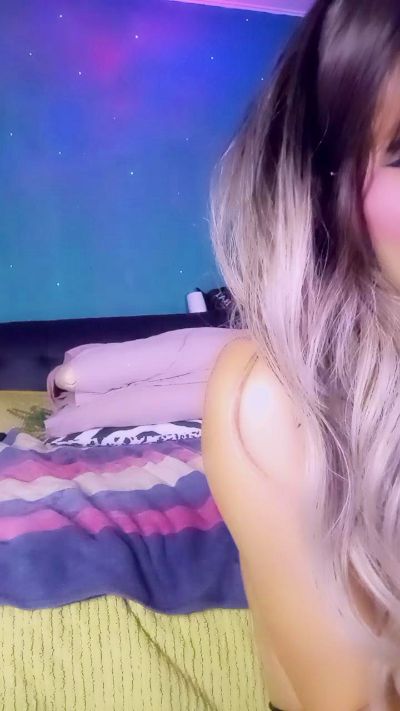 Karendolly8 live cam on Cam4