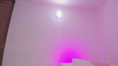 Karlyy_rios live cam on Cam4