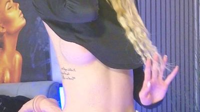 KarmaArms live cam on Cam4