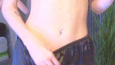 KarmaArms live cam on Cam4