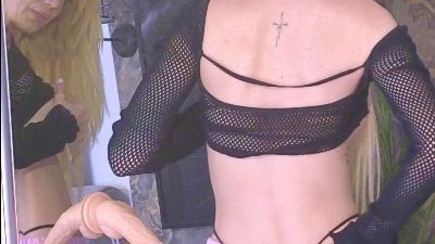 KarmaArms live cam on Cam4