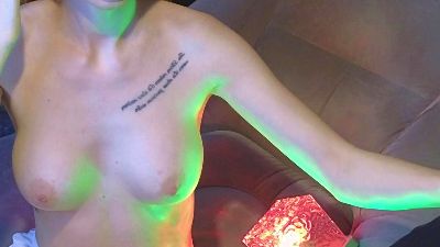 KarmaArms live cam on Cam4