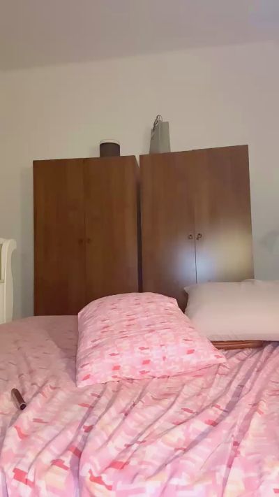 Karmen2799 live cam on Cam4