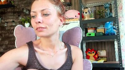 Karoline121 live cam on Cam4